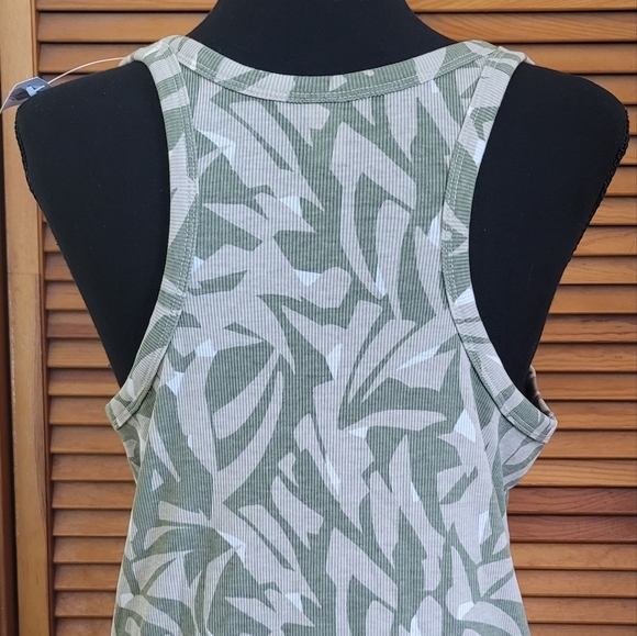 NWT Old Navy UltraLite Rib-Knit Racerback Tank Top Size Large - Picture 5 of 12